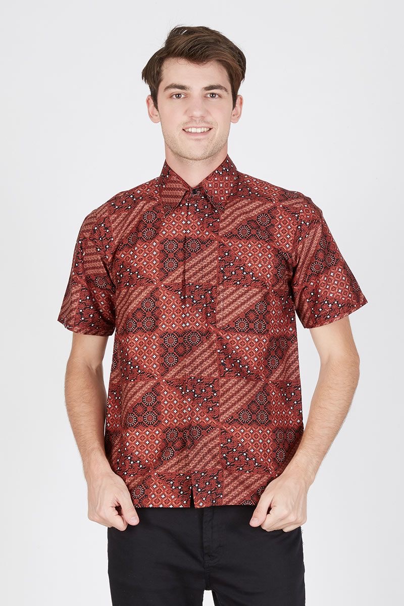 Baju batik pria motif geometri
