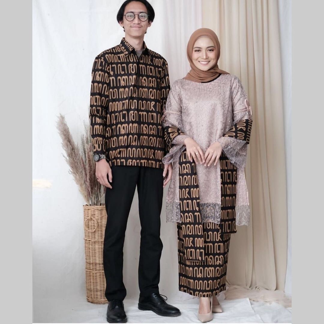 Batik Sarimbit Motif Aksara Jawa