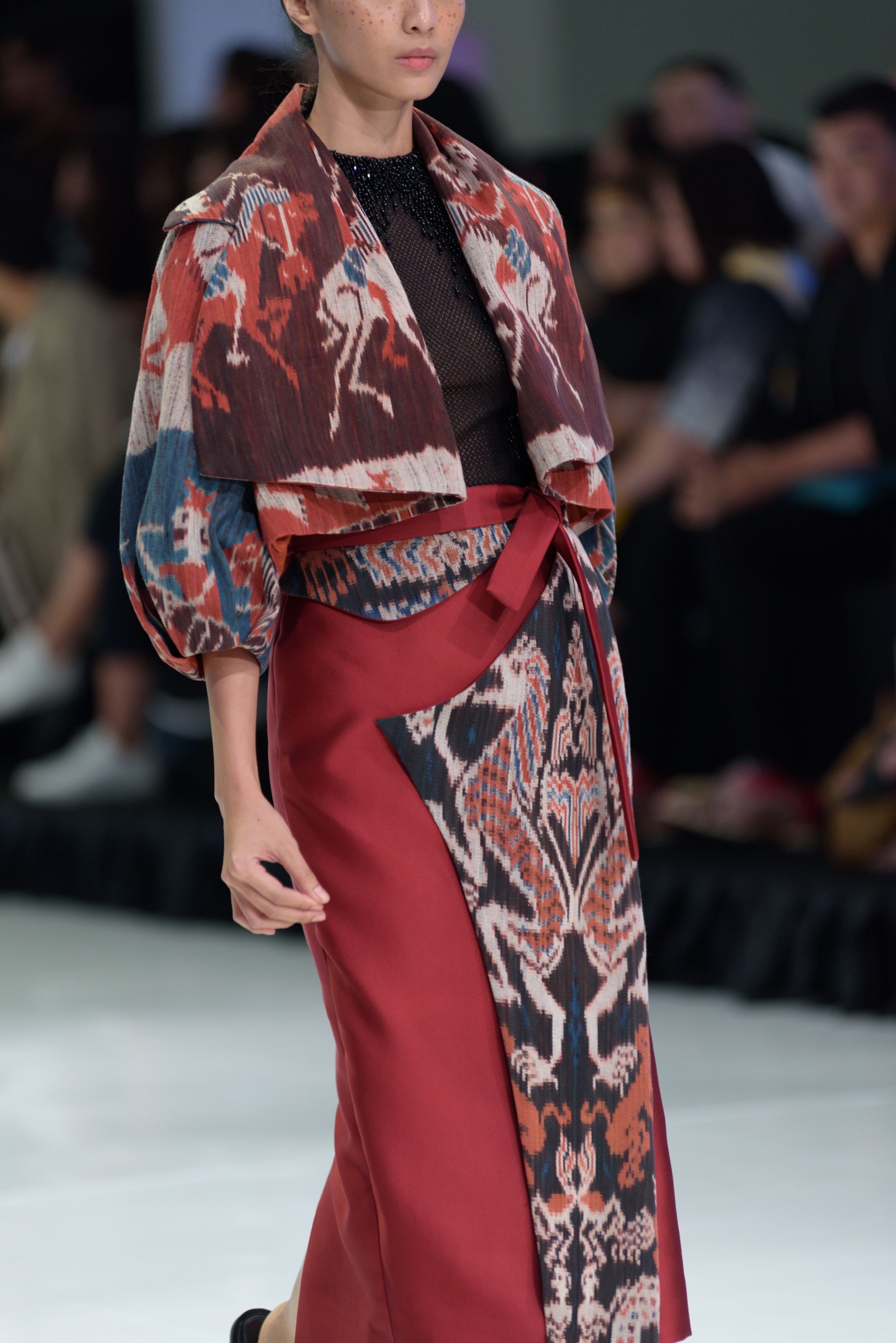 Batik modern model tumpuk