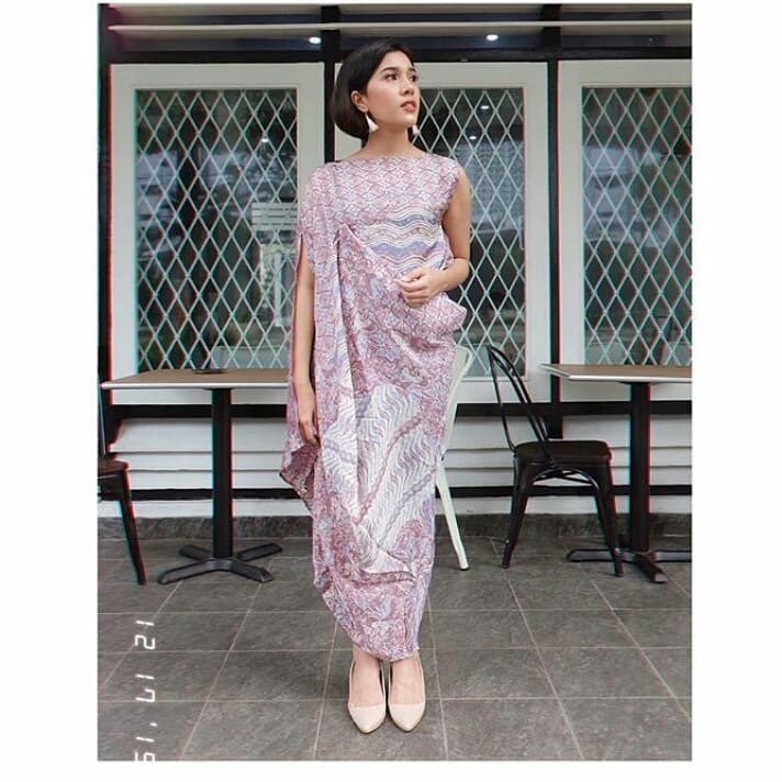Dress batik dengan kombinasi aneka motif