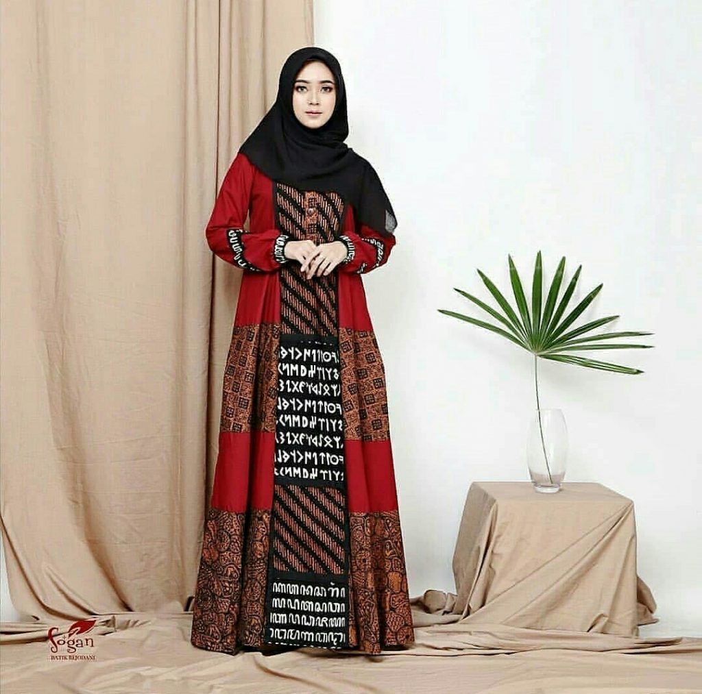 Memikat dengan Keanggunan:  Model Gamis Batik Motif Parang Terbaru