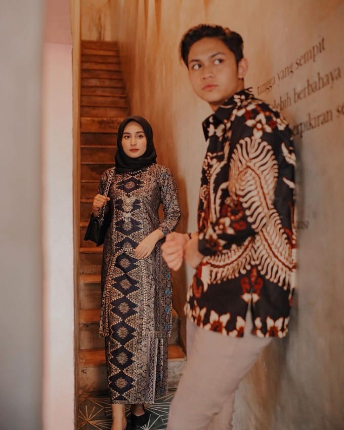 Model Batik Couple Formal