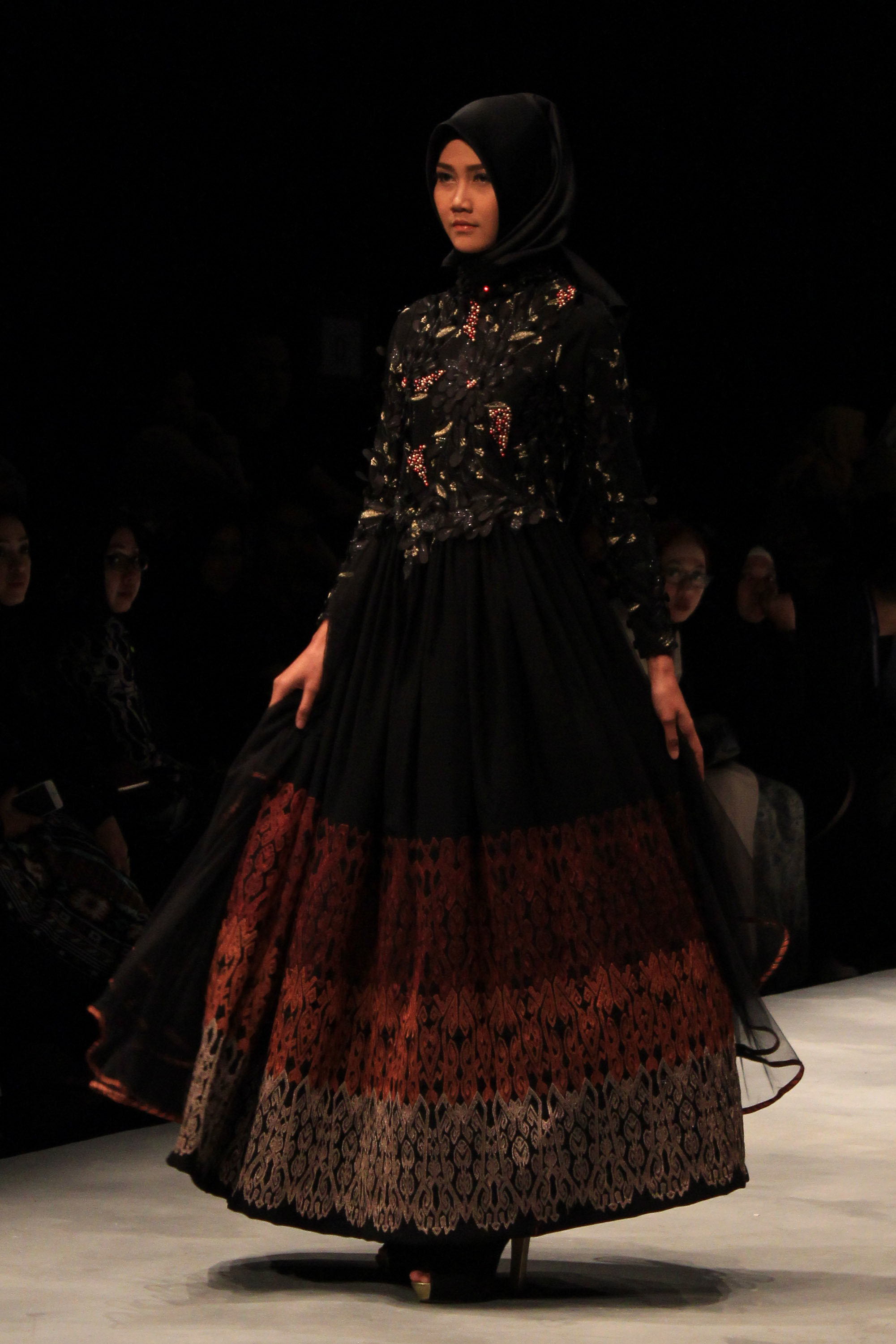 model abaya batik kombinasi brokat