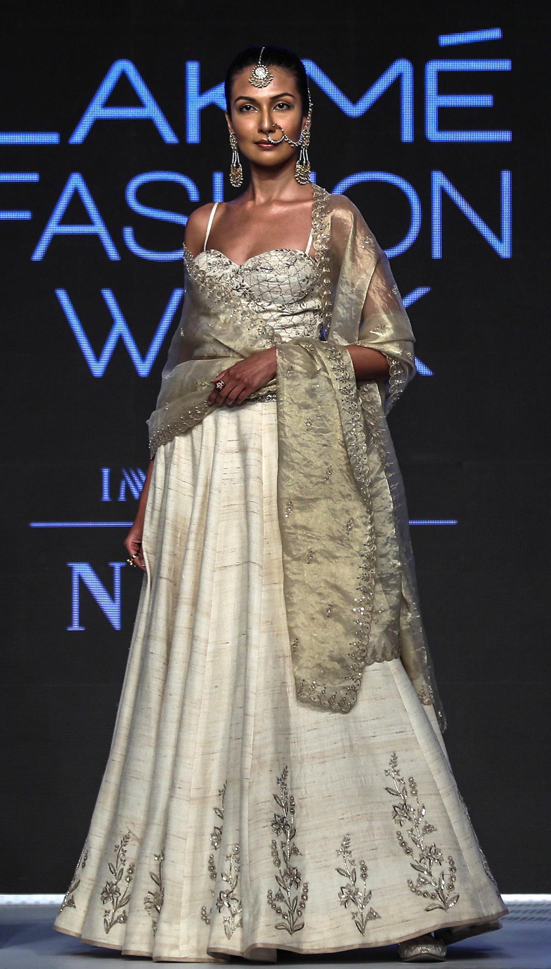 Model Gaun Kebaya Ala India