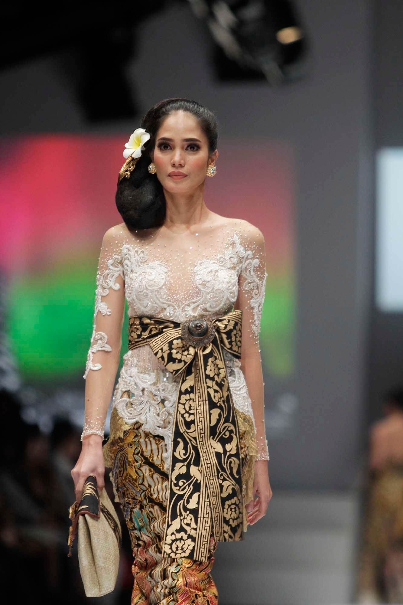 Model Kebaya Bali Modern 2020