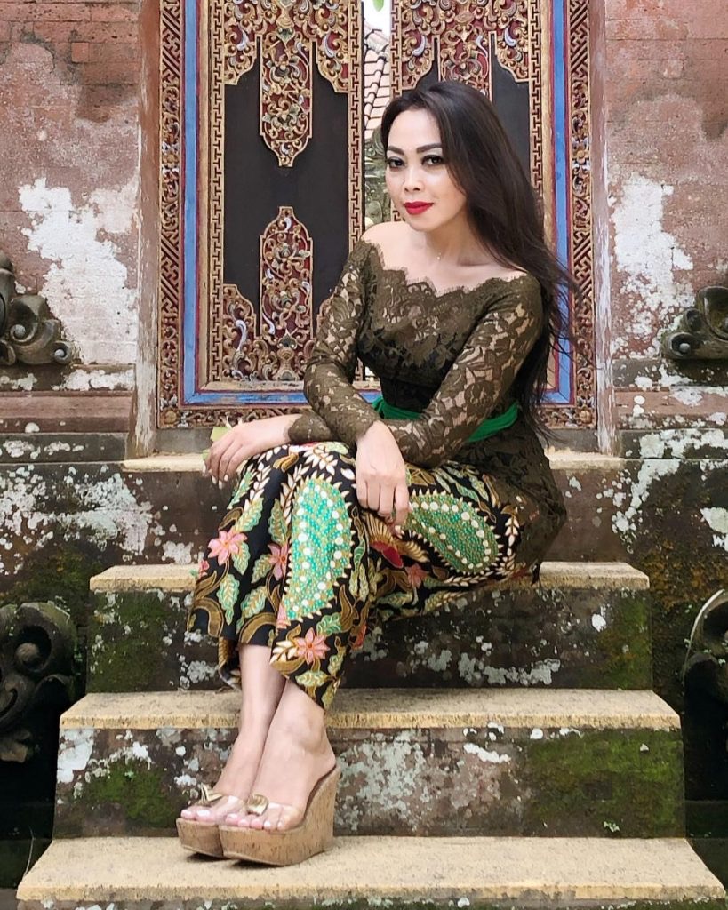 Model Kebaya Bali Shoulder Off
