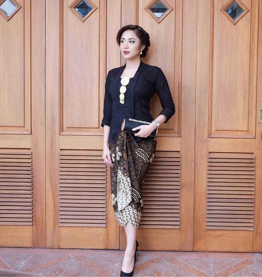 Model Kebaya Batik Cantik Modern