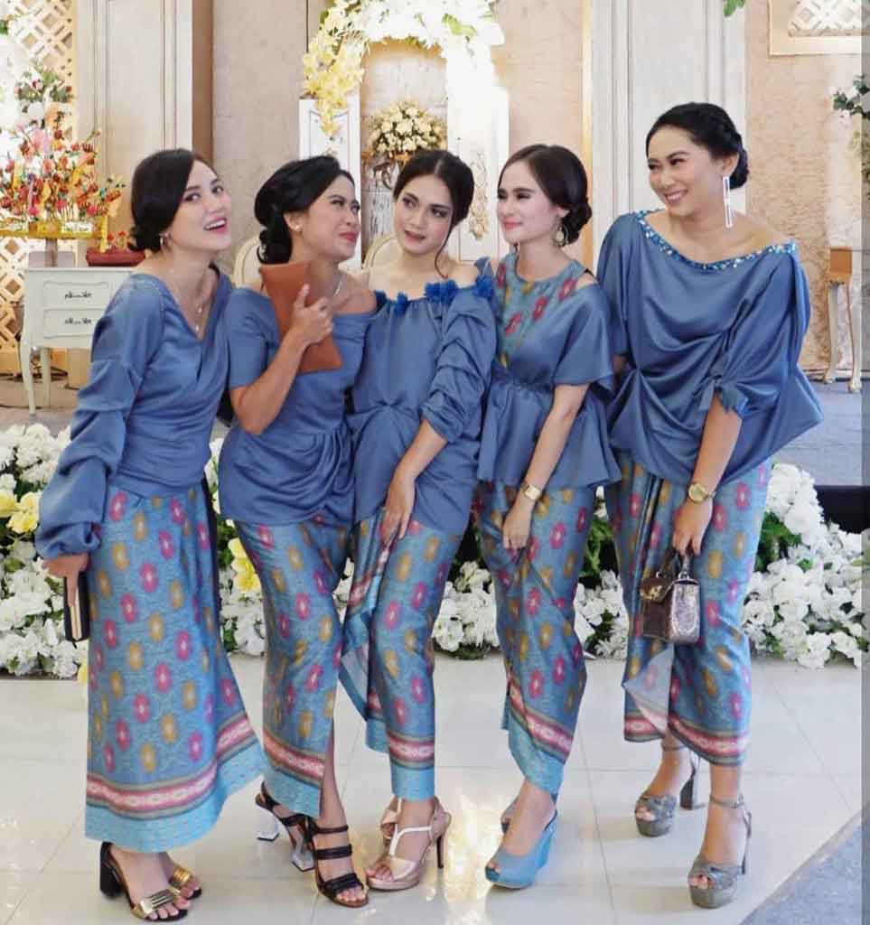 Model Kebaya Batik untuk Arisan