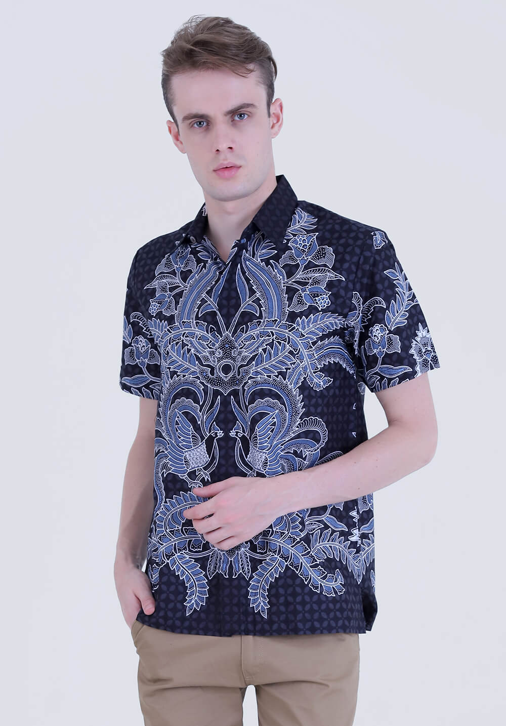 Model baju batik motif tunggal pria