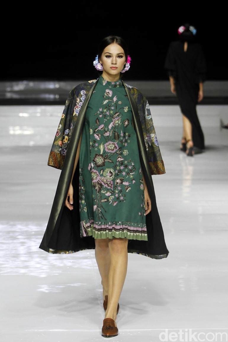Model baju batik outer panjang