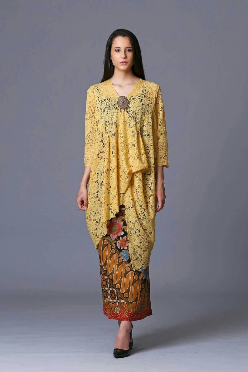 Model baju kebaya modern kombinasi batik