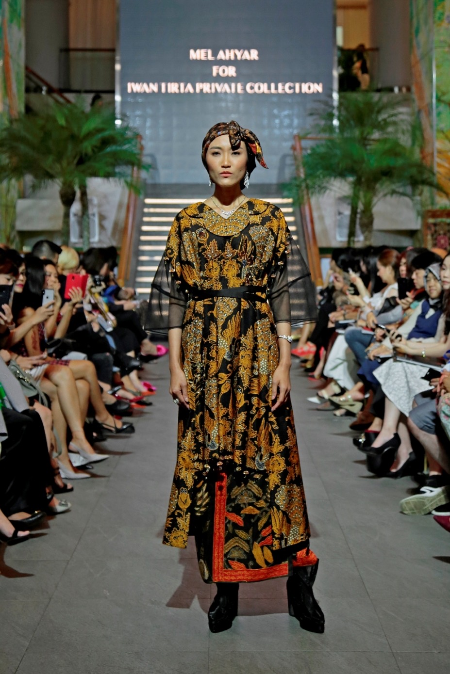 Model gaun batik unik