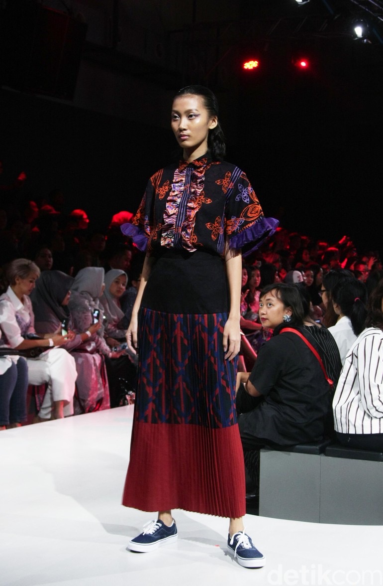 model baju batik atasan kombinasi polos modern