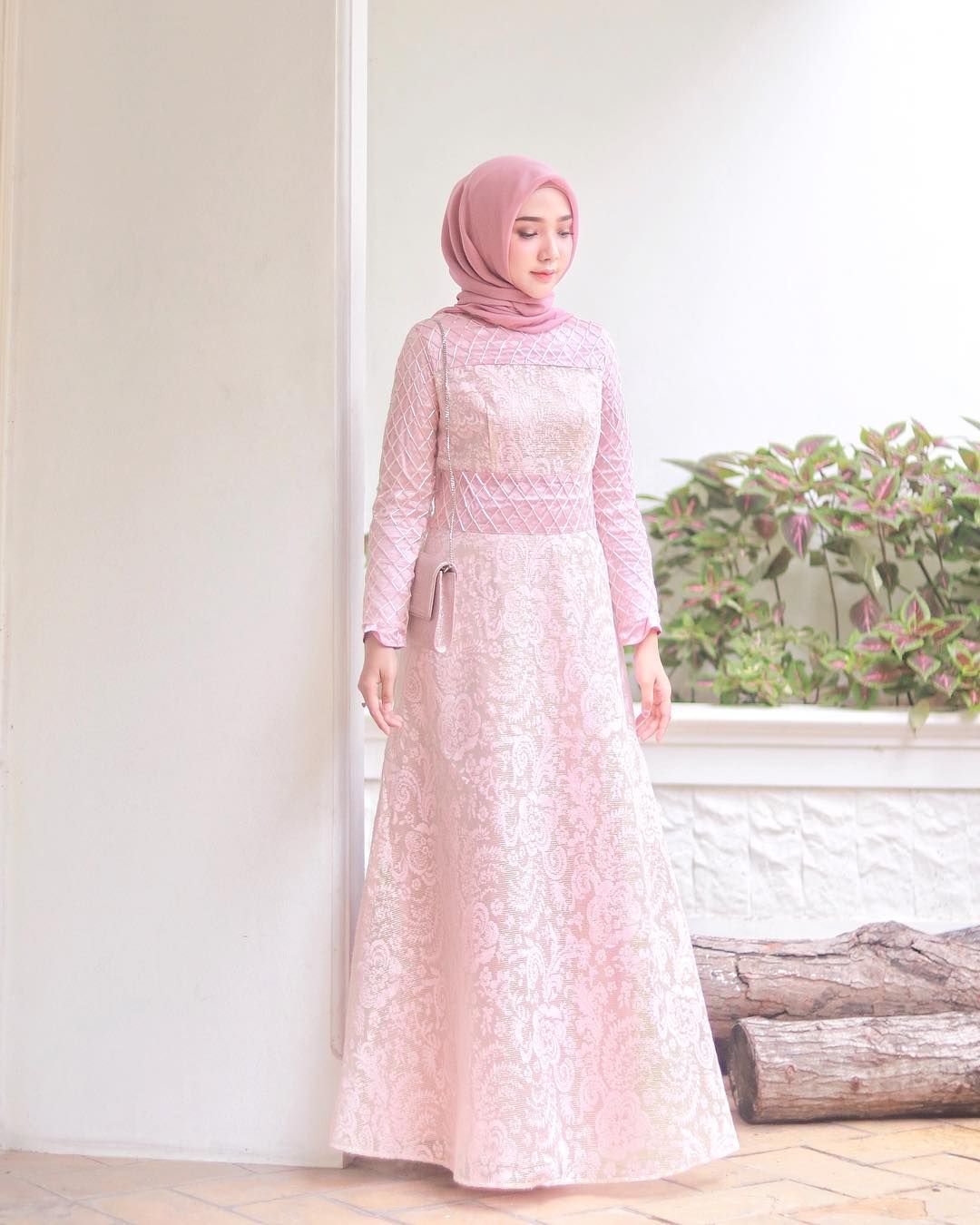 √ 45 Model Gamis Brokat Kombinasi Modern Terbaru 2020 2916