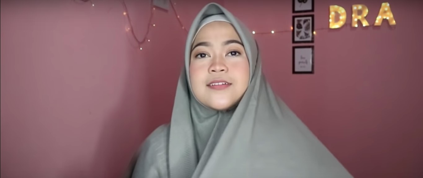 Hijab Tutorial Pashmina Menutup Dada