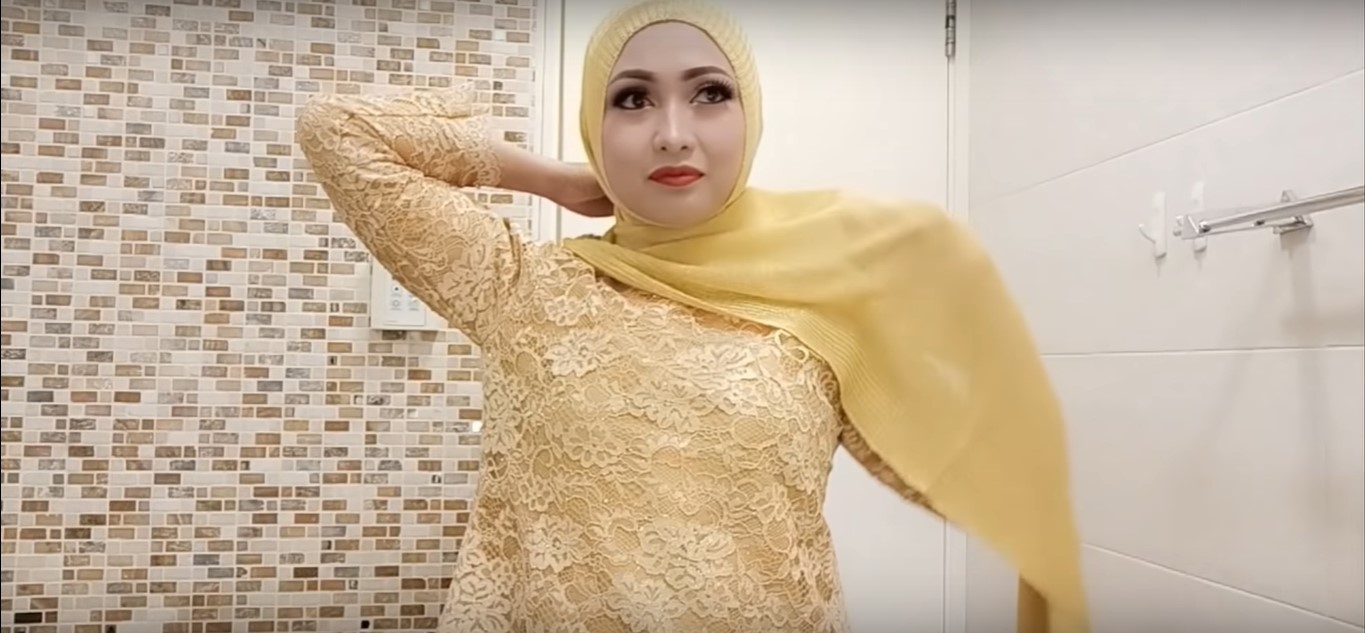 Tutorial Hijab Baju Kebaya
