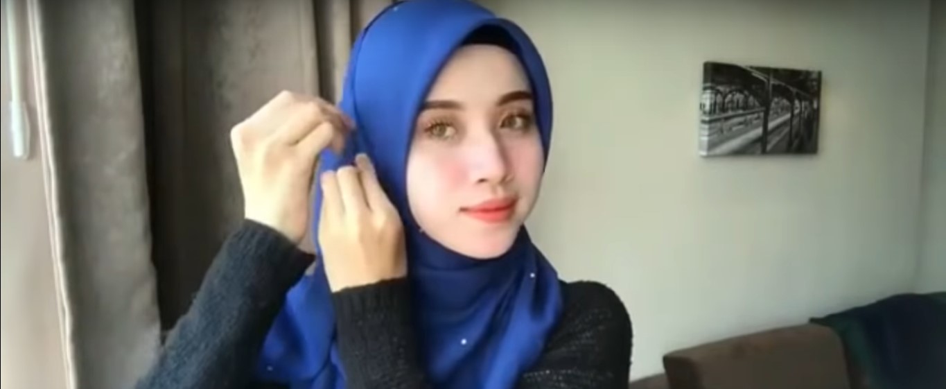 Tutorial Hijab Menggunakan Kerudung Segitiga