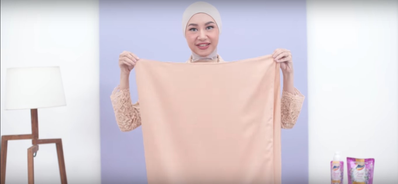 Tutorial Hijab Menutup Dada Untuk Kebaya