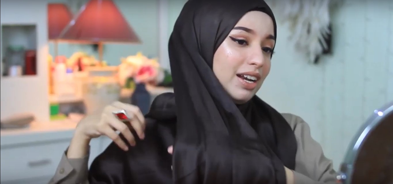 Tutorial Hijab Pahsmina Satin Simple