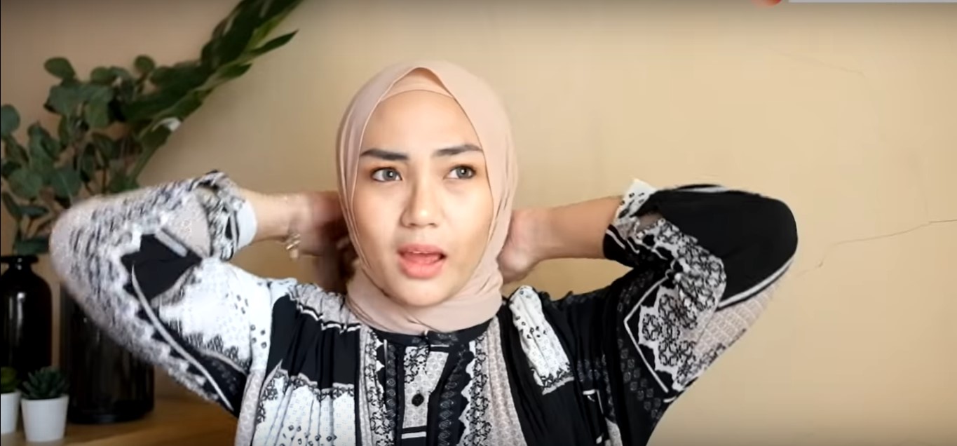 Tutorial Hijab Pahsmina Simple dan Edgy