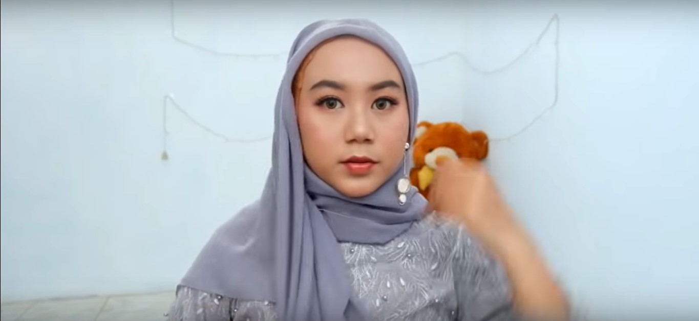 Tutorial Hijab Pakai Kebaya
