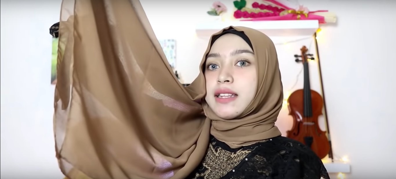 Tutorial Hijab Paris Dua Warna