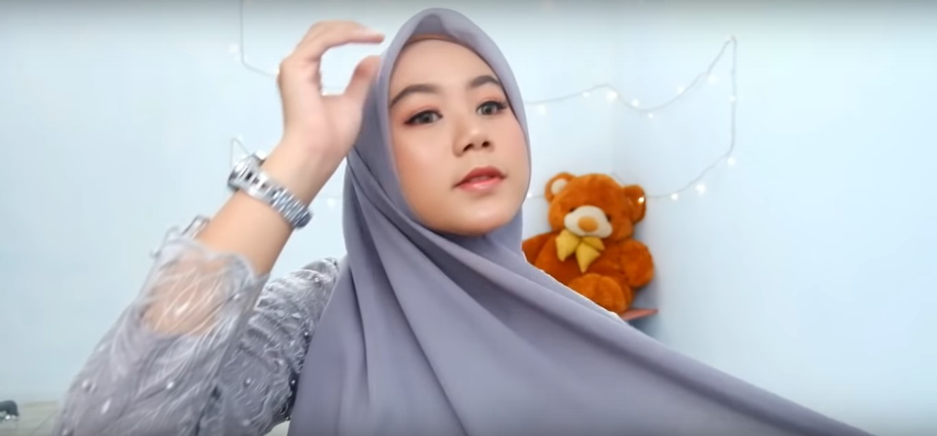 Tutorial Hijab Paris Segi Empat Simple Untuk Wajah Bulat
