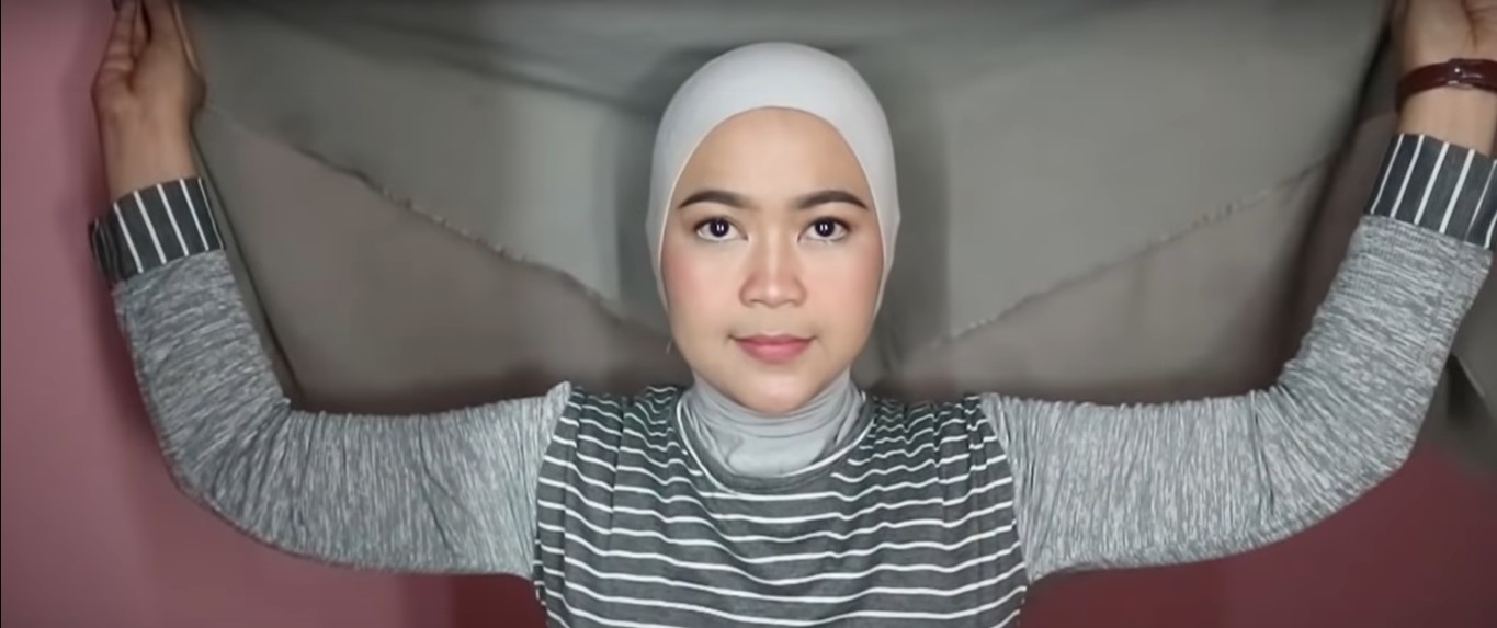 Tutorial Hijab Pashmina Menutup Dada