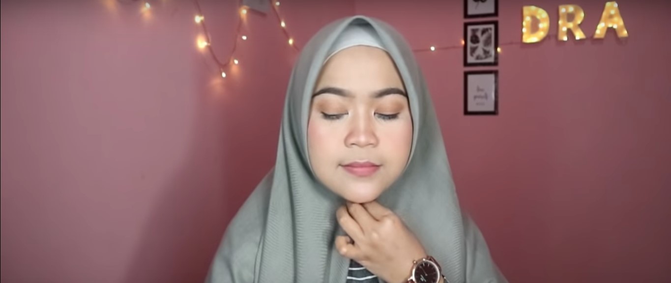 Tutorial Hijab Pashmina Menutup Dada Yang Simple