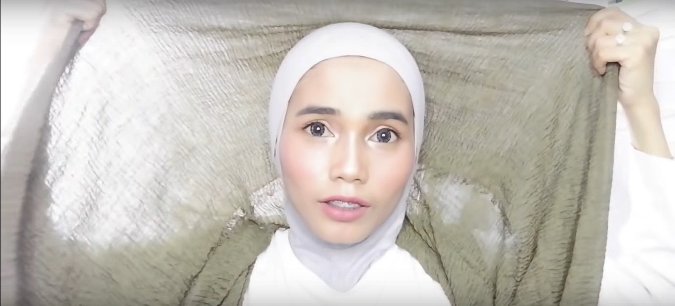 Tutorial Hijab Pashmina Renda Rawis Simple