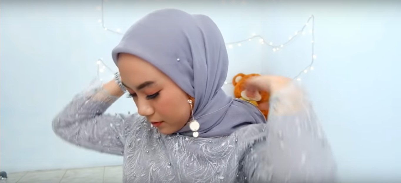 Tutorial Hijab Pashmina Satin Simple
