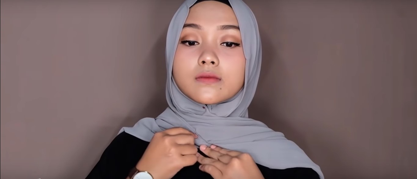 Tutorial Hijab Pashmina Satin Untuk Kuliah