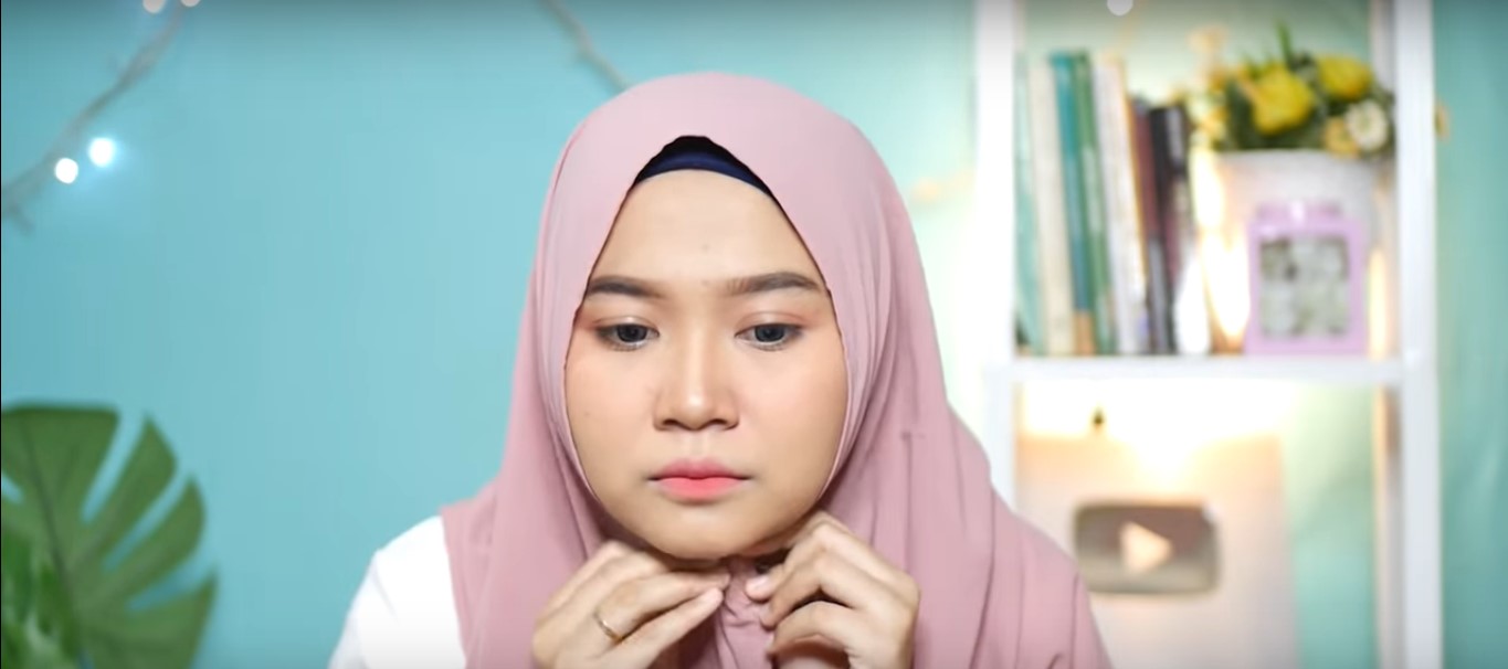 Tutorial Hijab Pashmina Satin Untuk Wajah Bulat