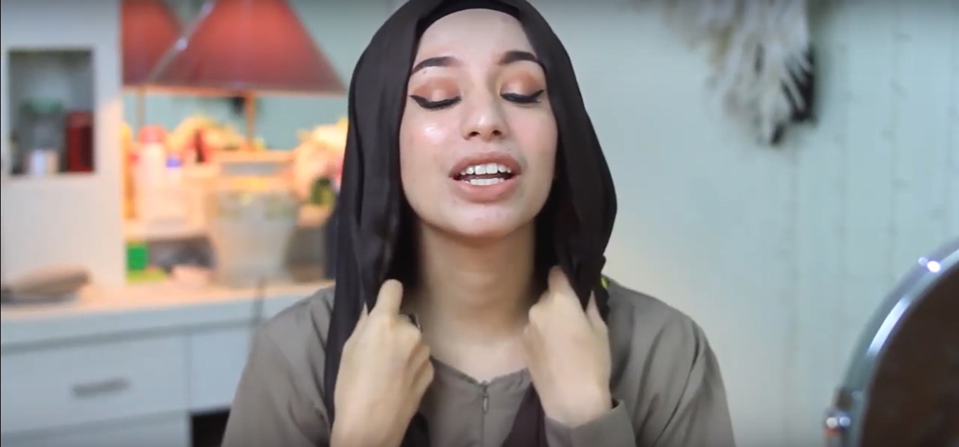 Tutorial Hijab Pashmina Satin
