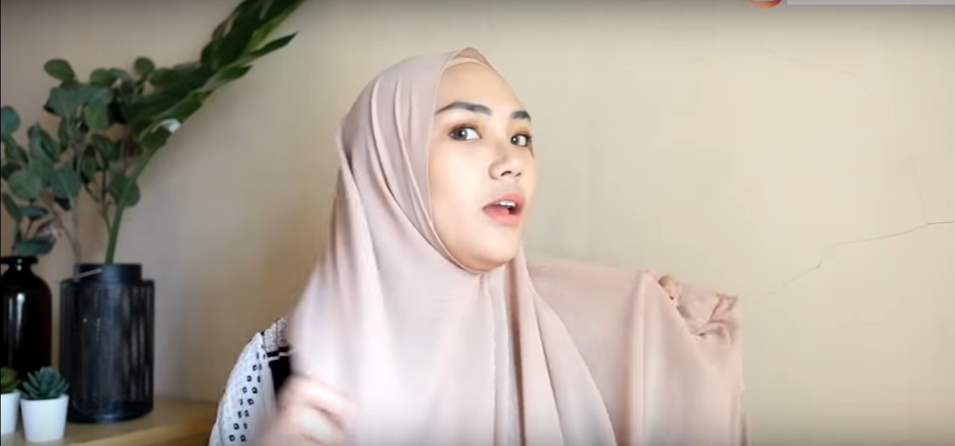 Tutorial Hijab Pashmina Simpel
