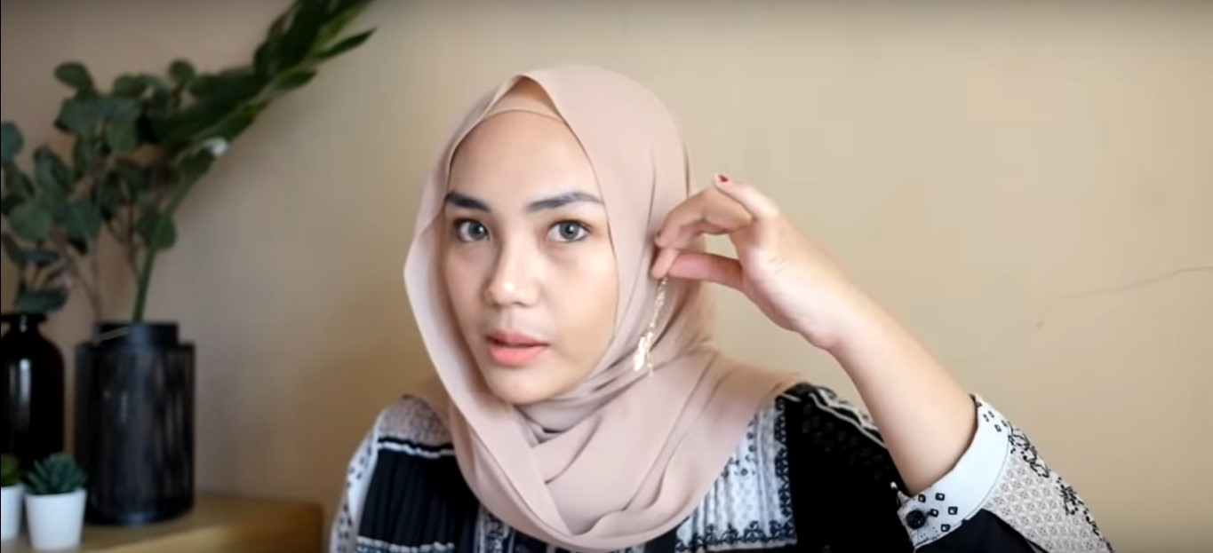 Tutorial Hijab Pashmina Simple Dan Cantik