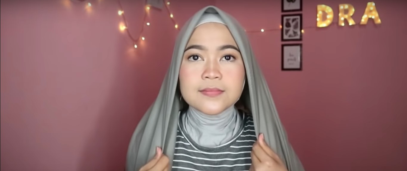 Tutorial Hijab Pashmina Simple Menutup Dada