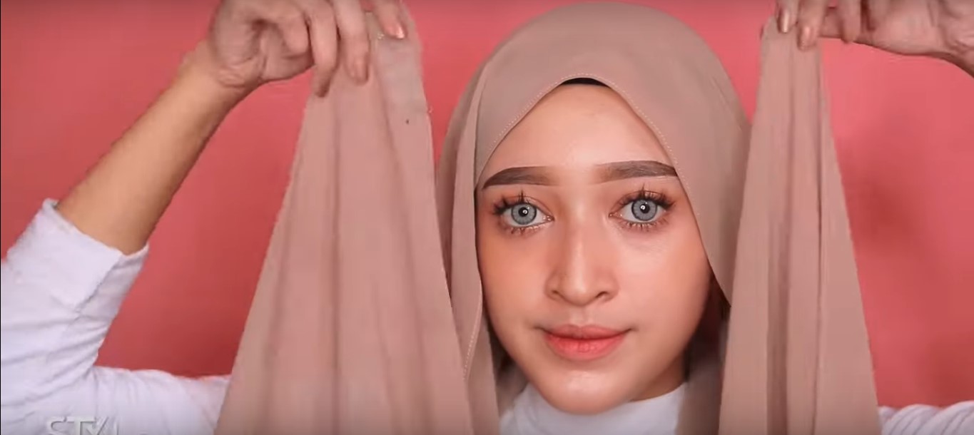 Tutorial Hijab Pashmina Simple Untuk Ke Pesta