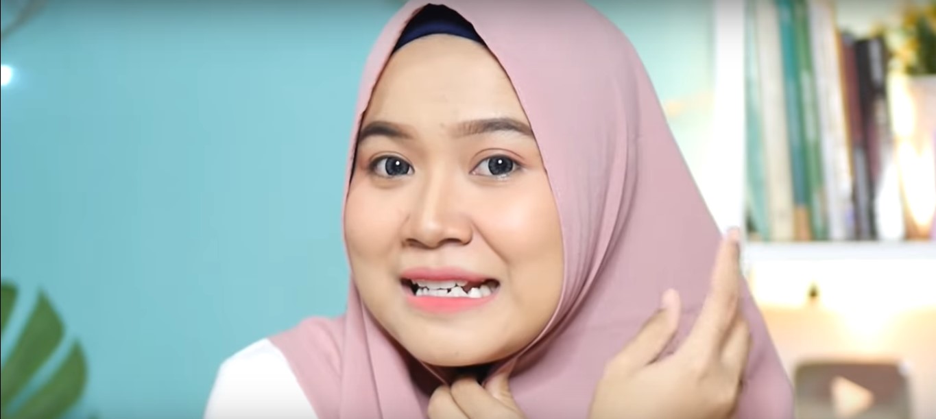 Tutorial Hijab Pashmina Simple Untuk Wajah Bulat