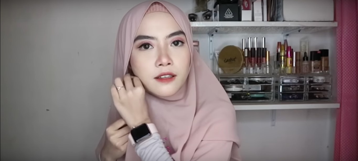 Tutorial Hijab Pashmina Simple Untuk Wisuda