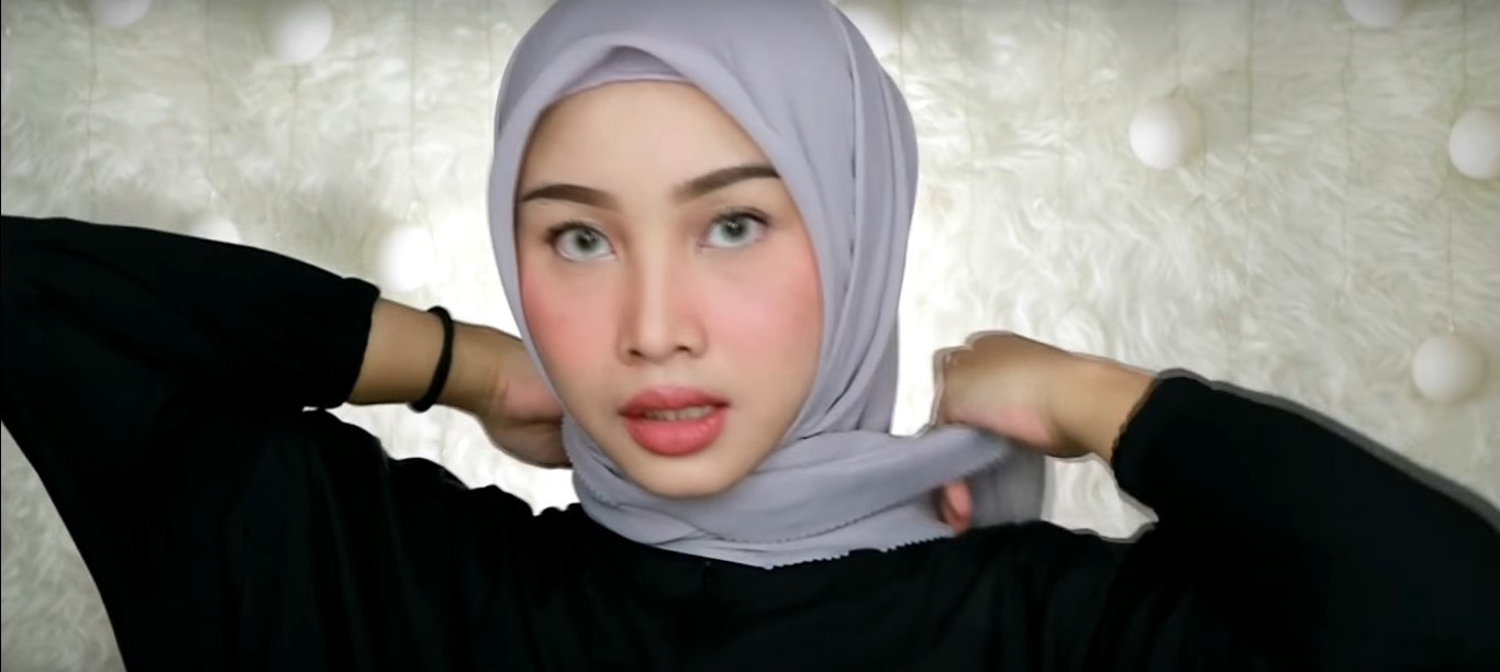 Tutorial Hijab Pashmina Untuk Wisuda