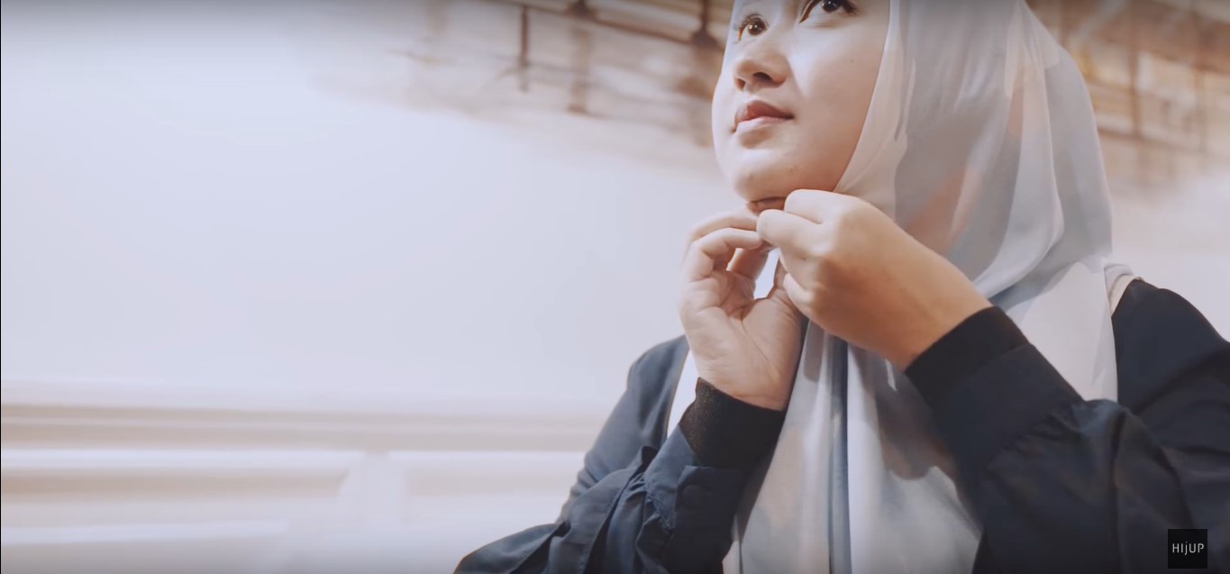 Tutorial Hijab Pesta Dian Pelangi