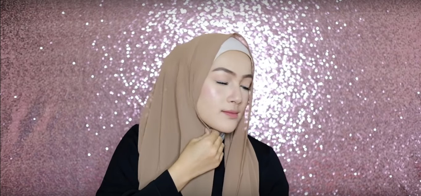 Gambar Tutorial Hijab Pesta Segi Empat Simple