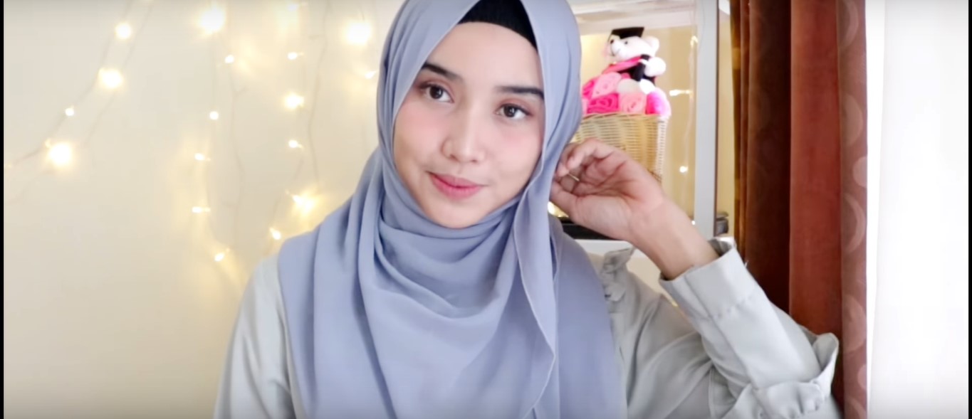 Tutorial Hijab Pesta Wisuda