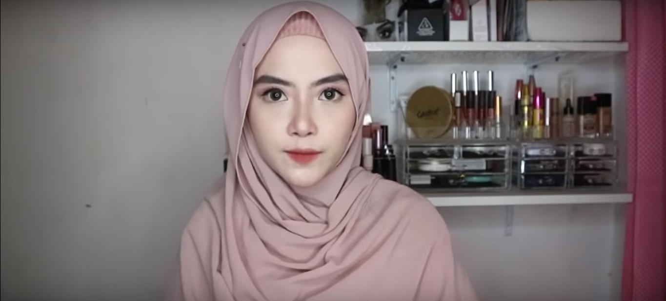 Tutorial Hijab Pesta Wisuda