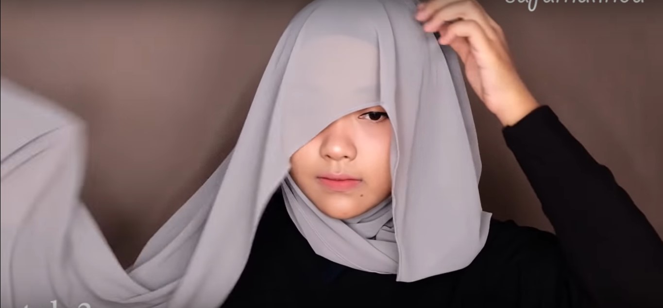 Tutorial Hijab Satin Segi Empat Simple