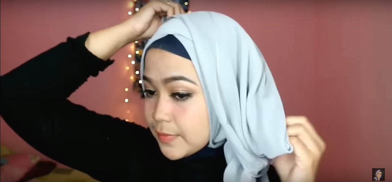 Tutorial Hijab Segi Empat Paris Simple