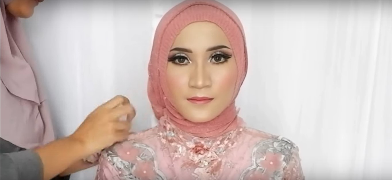 Tutorial Hijab Segi Empat Untuk Kebaya Simple