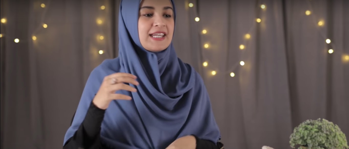 Tutorial Hijab Segi Empat Untuk Kebaya