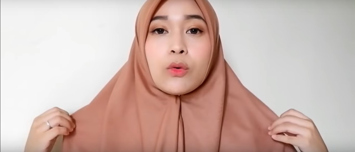 Tutorial Hijab Segi Empat Untuk Wisuda